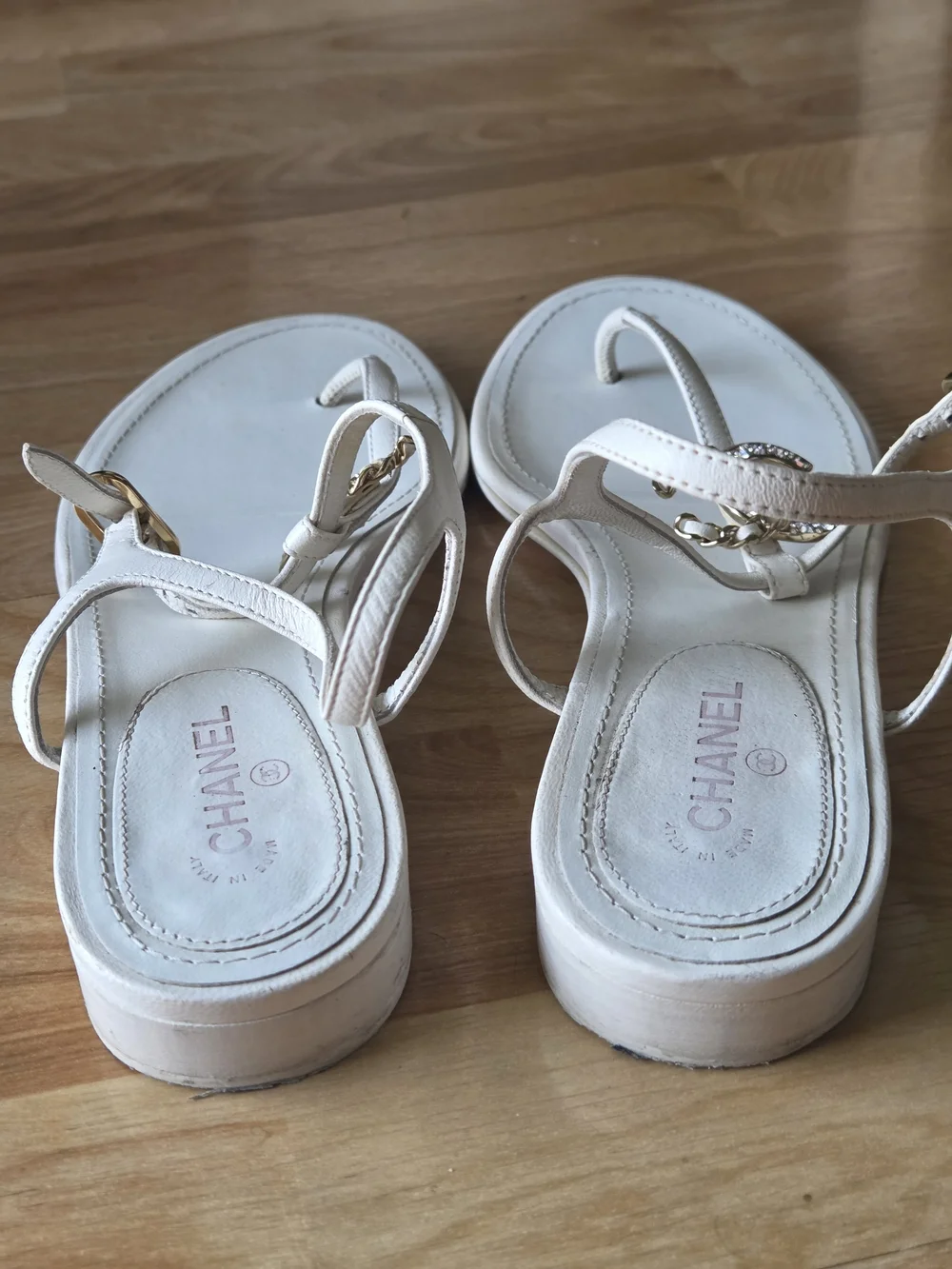 CHANEL White Leather Crystal CC Logo Chain T-Strap Flat Thong Sandals 37.5 C